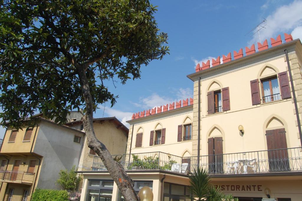 Hotel E Ristorante Cassone مالتشيزينيه المظهر الخارجي الصورة