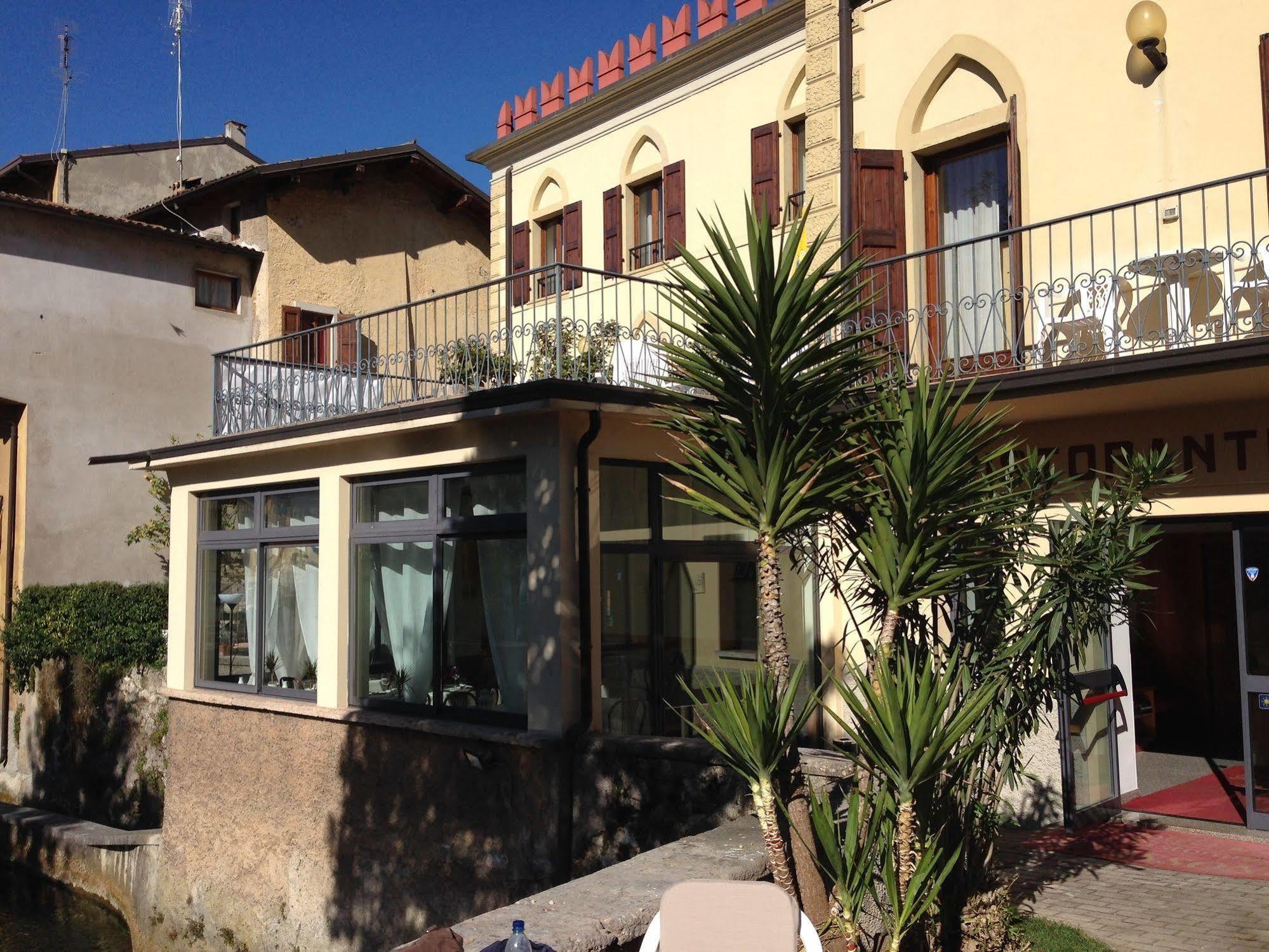 Hotel E Ristorante Cassone مالتشيزينيه المظهر الخارجي الصورة